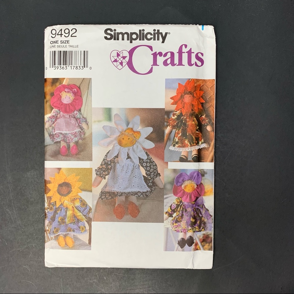 Simplicity Crafts vintage pattern #9492 Flower Doll and clothes.